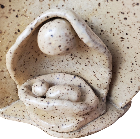 Handmade Ceramic Nativity. Artist Signed, Speckled Beige Holy Family Art. - Picture 2 of 6